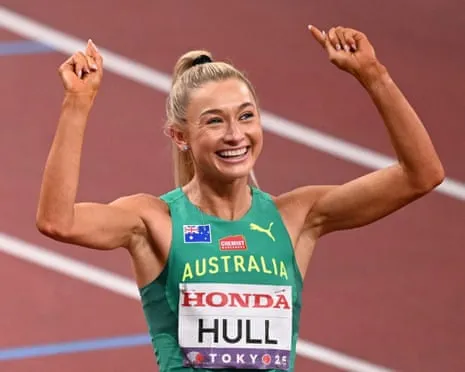 Aussie Hull Seizes Second Chance, Advances to Global Competition Decider