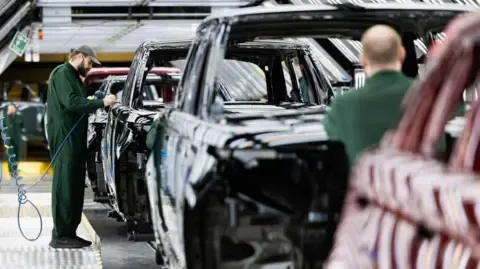 Jaguar Land Rover Supply Chain Staff Reportedly Told to Apply for Universal Credit, Union Claims