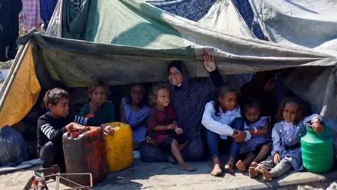 Dire Conditions in Gaza City while Military Forces Continue Operations