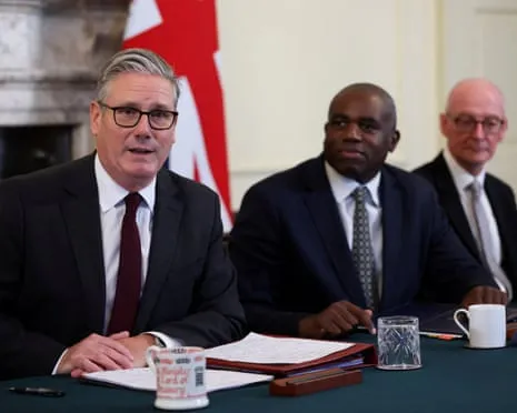 Starmer Leads Cabinet Meeting Amid Growing Pressure Following Departure of Key Staffer