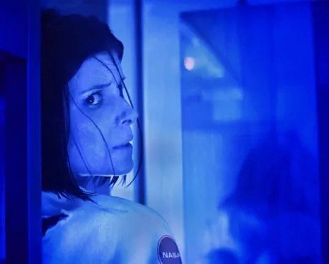 This Sci-Fi Thriller Review: Jump-Scares and Mysterious Phenomena in a Luxury Location