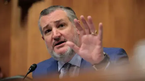 Lawmaker Ted Cruz Likens American Media Regulator to ‘Mobster’ on Jimmy Kimmel Program